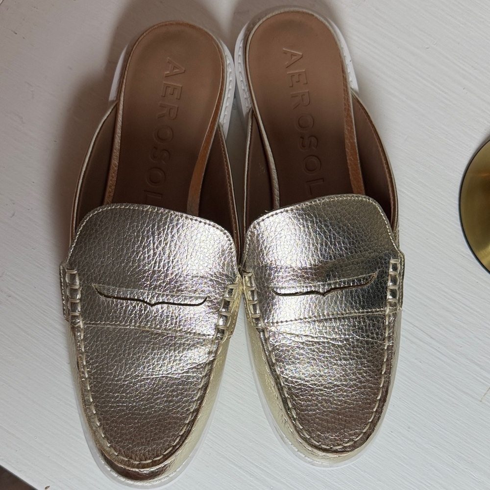 AEROSOLES Salome Slip-On Gold Metallic Pebbled Leather Mules. Size 8